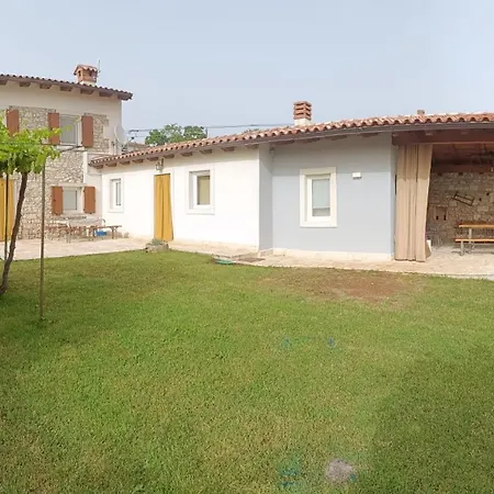 Casetta Con Giardino E Portico Ferienhaus