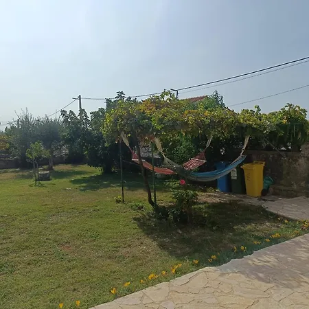 Casetta Con Giardino E Portico Holiday home *