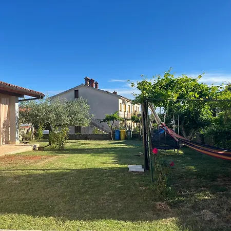 Casetta Con Giardino E Portico * Galižana
